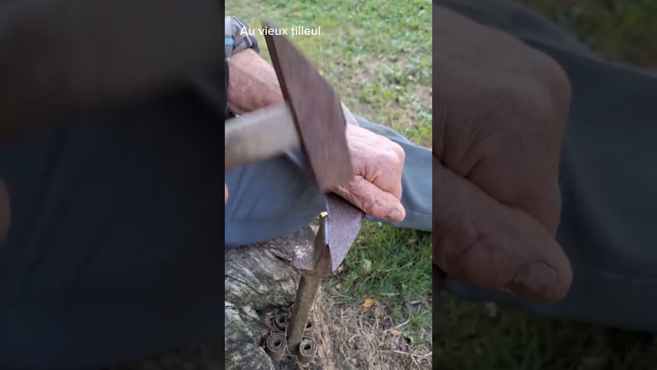 Battage et aiguisage d'une faux , par Jean Louis  Limousin