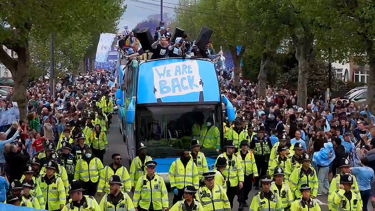 LAMPARD LEADS THE PARTY! 🏆 | Coventry City promotion parade