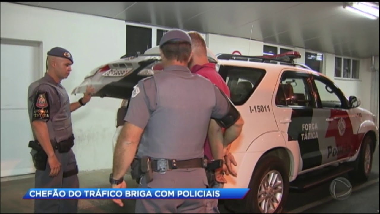 Chefão do tráfico é preso e briga com policiais