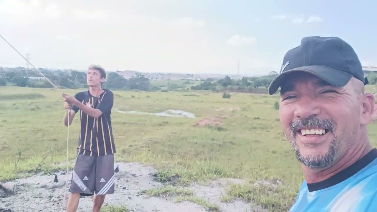 Vento de 80 km quasse leva o alemão do relo