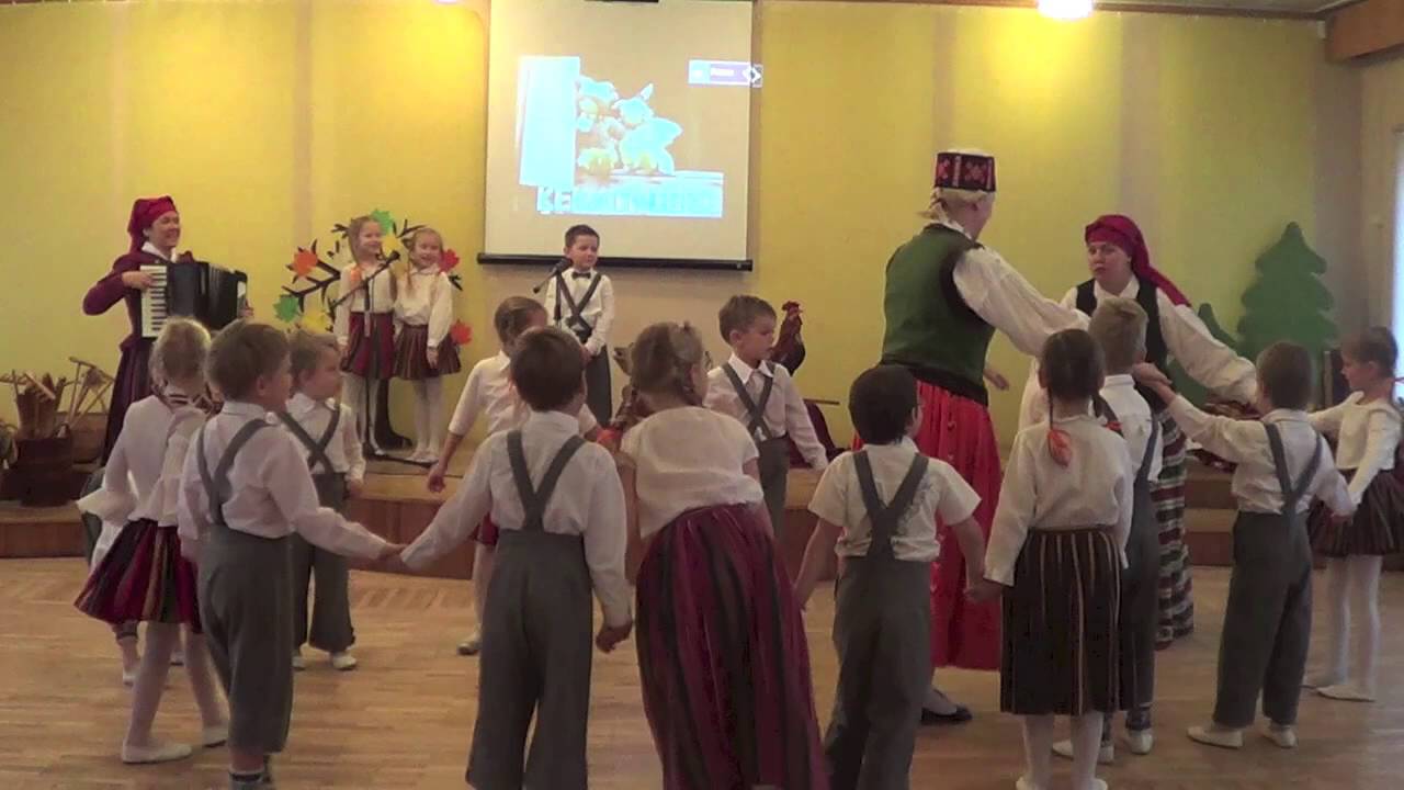 dziesmas bērniem Mēs ejam caur latviešu tautas rotaļa