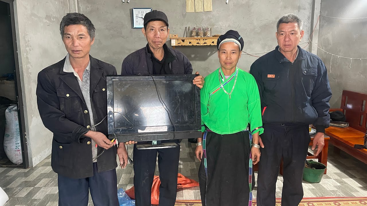 EM GÁI ÔNG DỈ XUẤT HIỆN VÀ BẤT NGỜ NHẬN MÓN QUÀ KHỦNG TỪ BÁC PHÁN