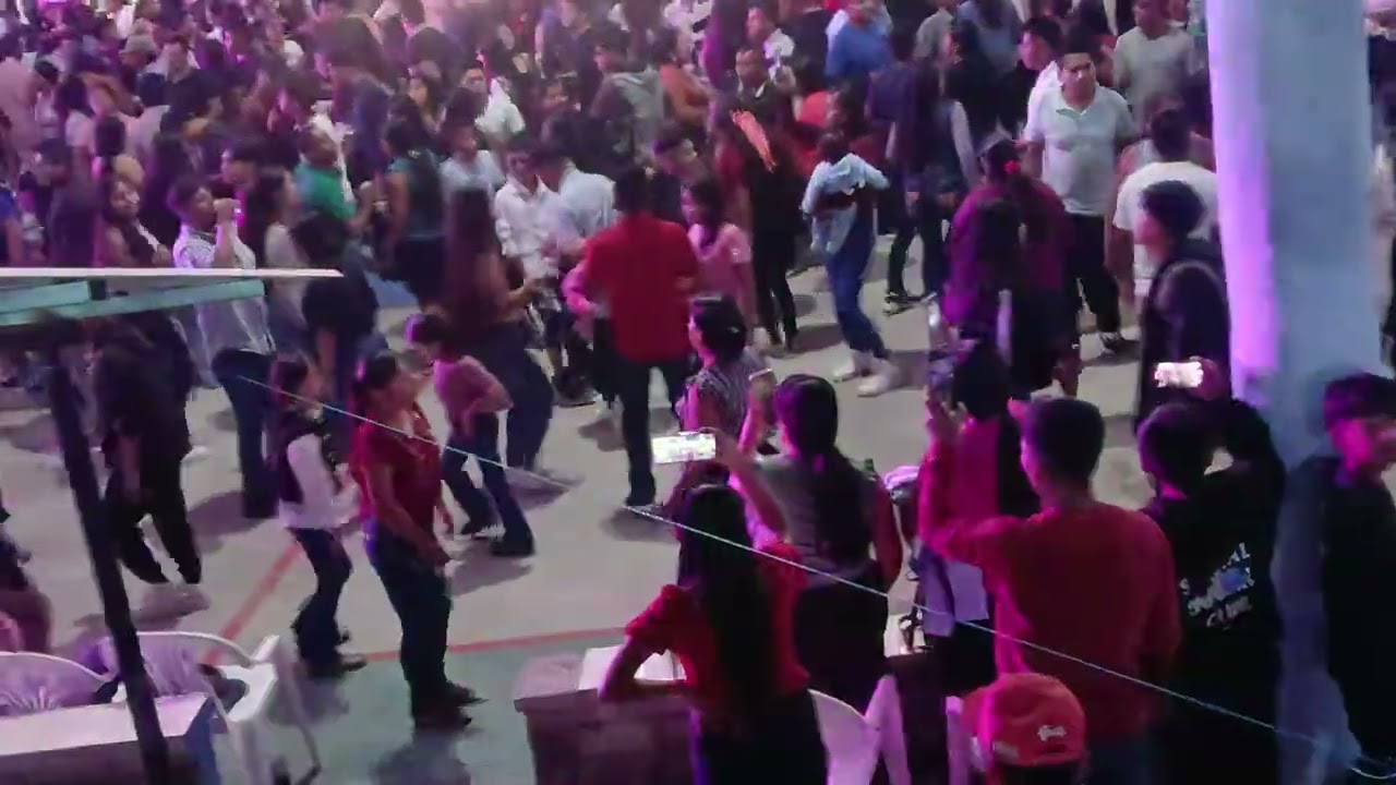 Baile 24 de enero con veloz de la sierra 