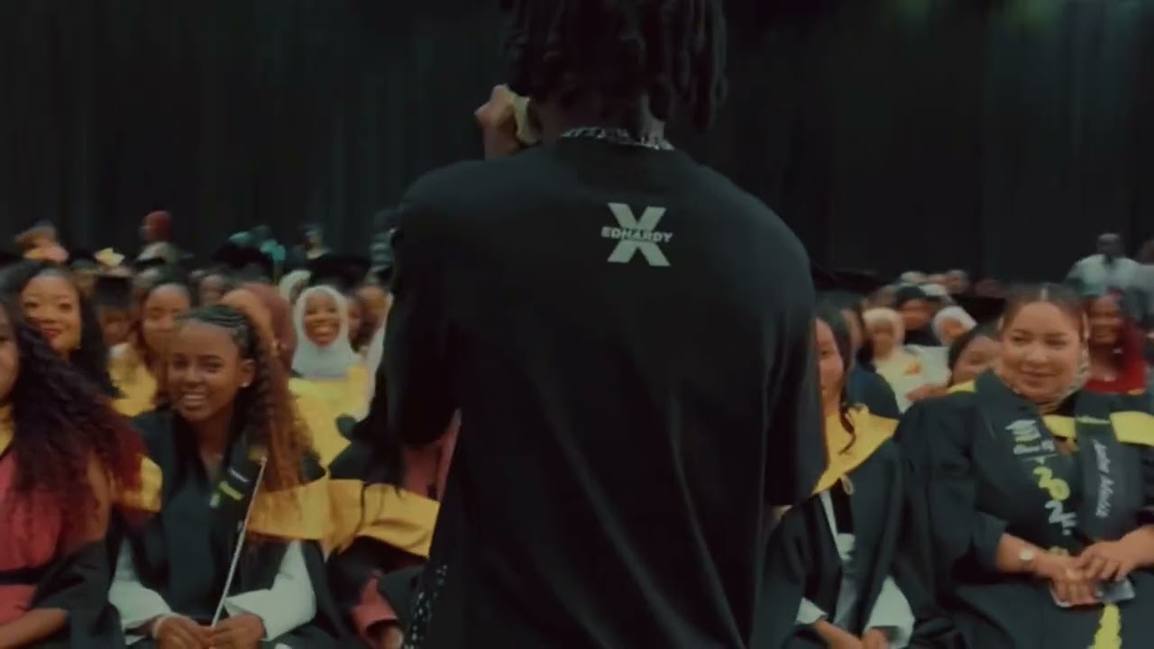 WIZZY MP AMPAGAWISHA AMISA MOBETO KWA MICHANO KWENYE 3RD GRADUATION YA CHUO CHA FARIDA BEAUT ACADEMY