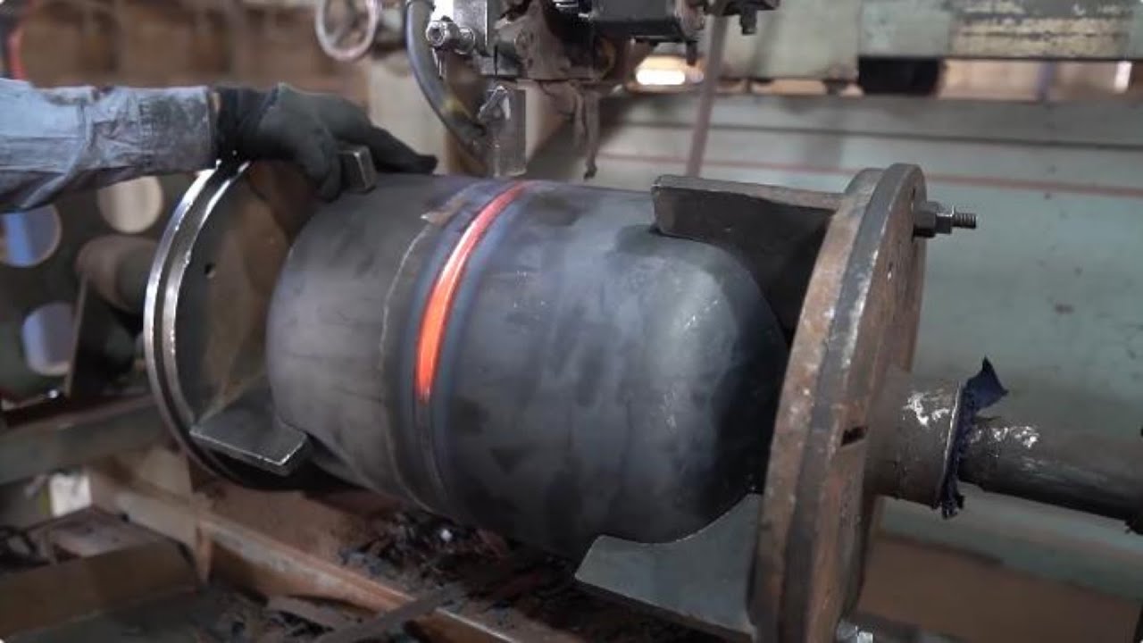 Indian workers produce gas canisters, I am amazed to see the results
