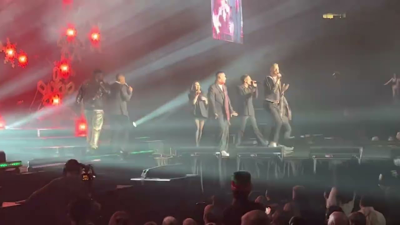 Pentatonix - “Kid on Christmas” live A Christmas Spectacular Oakland