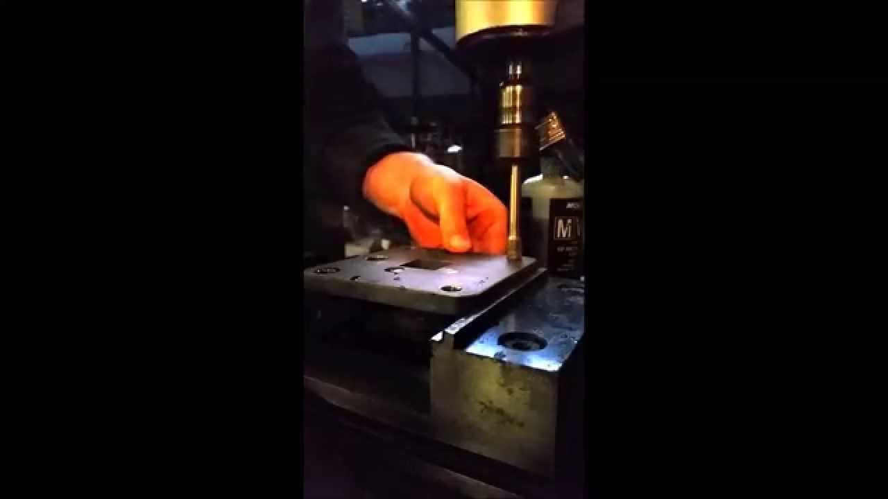 Using Reversible Tapping Head