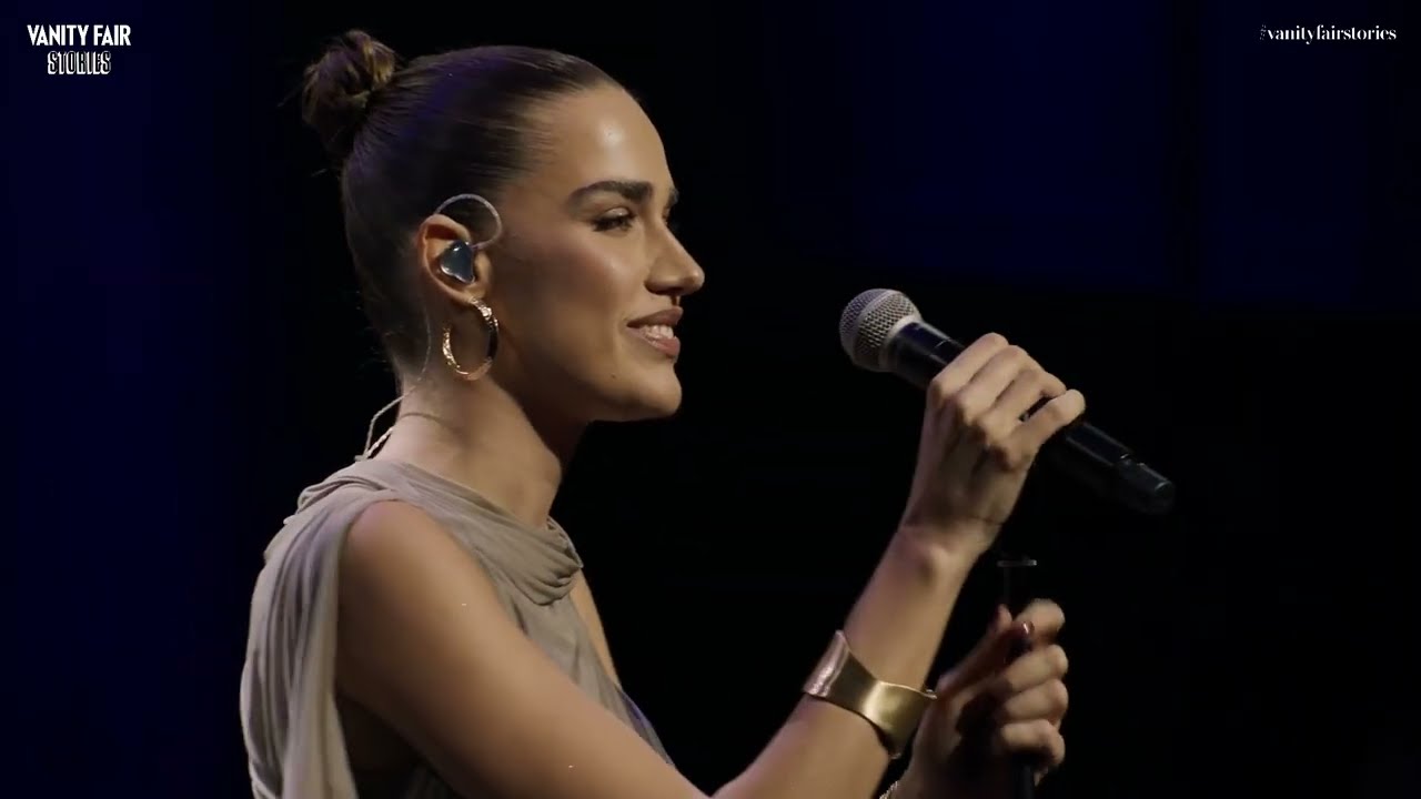 Clara si racconta e canta in acustico ''Uragani'', ''Boulevard'' e ''Codice rosso'' il 22-11-2025