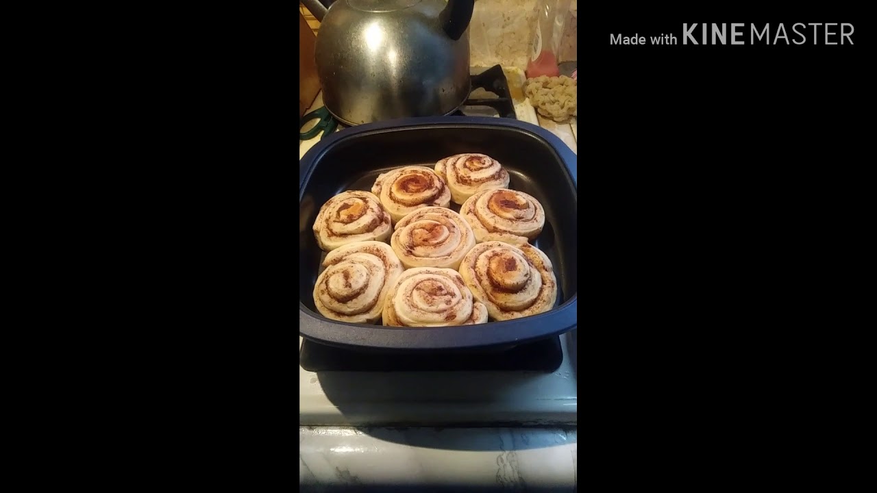 Cooking cinnamon rolls in the Tupperware micro pro grill