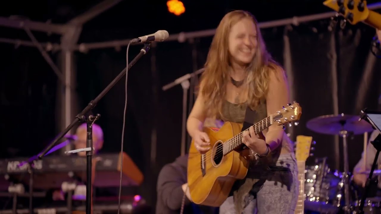 Cynthia Nickschas & Friends - Schissig (Kein Liebeslied) live