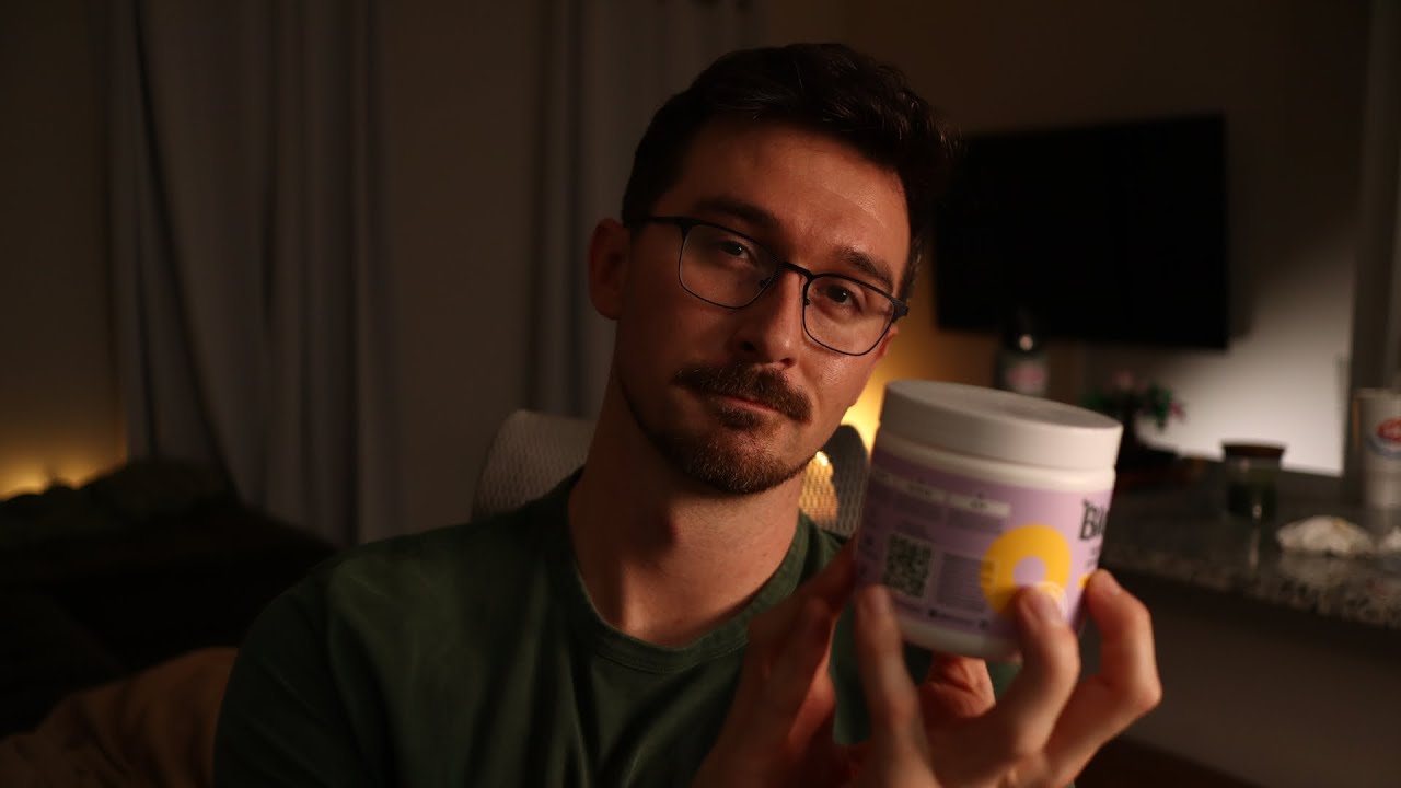 ASMR-звук постукивания по пластику с использованием различных триггеров и тихим шепотом.