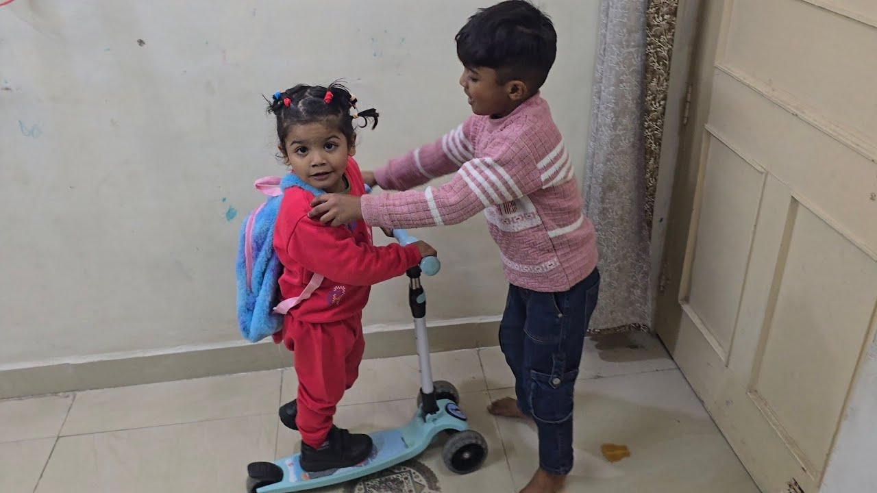 Gamya chali apne scooter 🛴 se school 🏫🎒