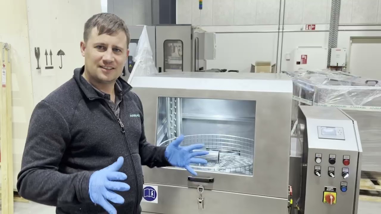 Tool cleaning system for removing fully cured epoxy resins