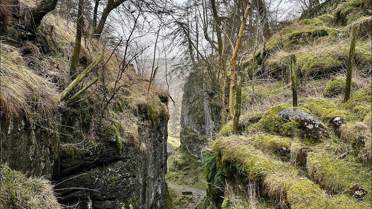 Yorkshire Dales 9 mile circular from Austwick to Gaping Gill via Clapham.
