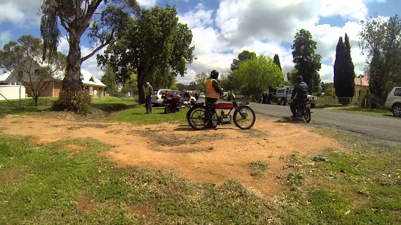 Vintage trike invasion on Eugowra