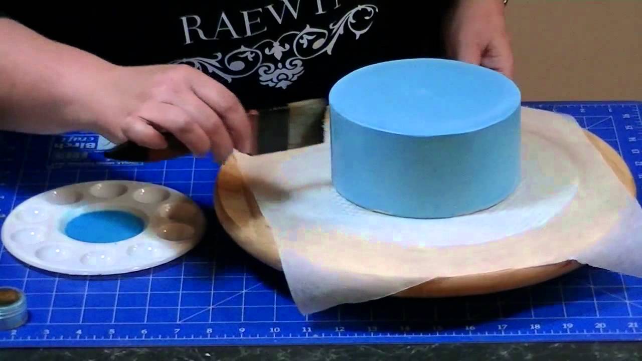 How to Apply Shimmer Effect to a Cake