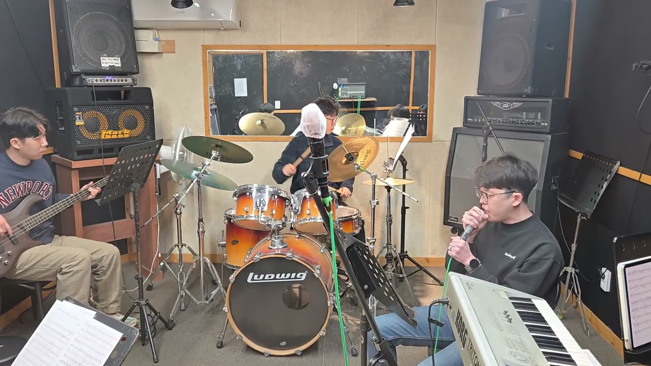 260308 눈을 뗄수가 없소이다