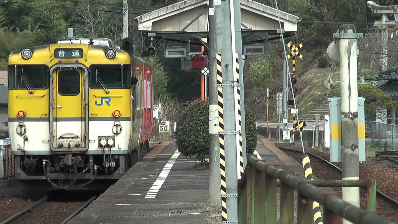 芸備線　志和地駅での列車交換風景。