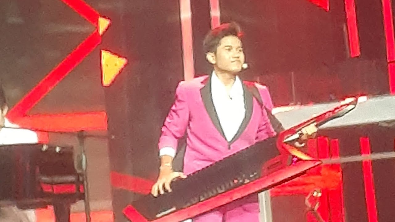 VALEN DA7~PEREMPUAN PALING CANTIK DI NEGRIKU INDONESIA~MEGA KONSER PENUH CINTA