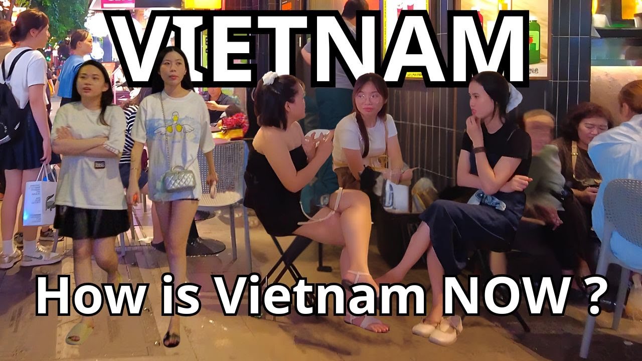 How is Vietnam NOW ? Nguyen Hue Street is bustling at night - Vietnam Nightlife Walking Tour
