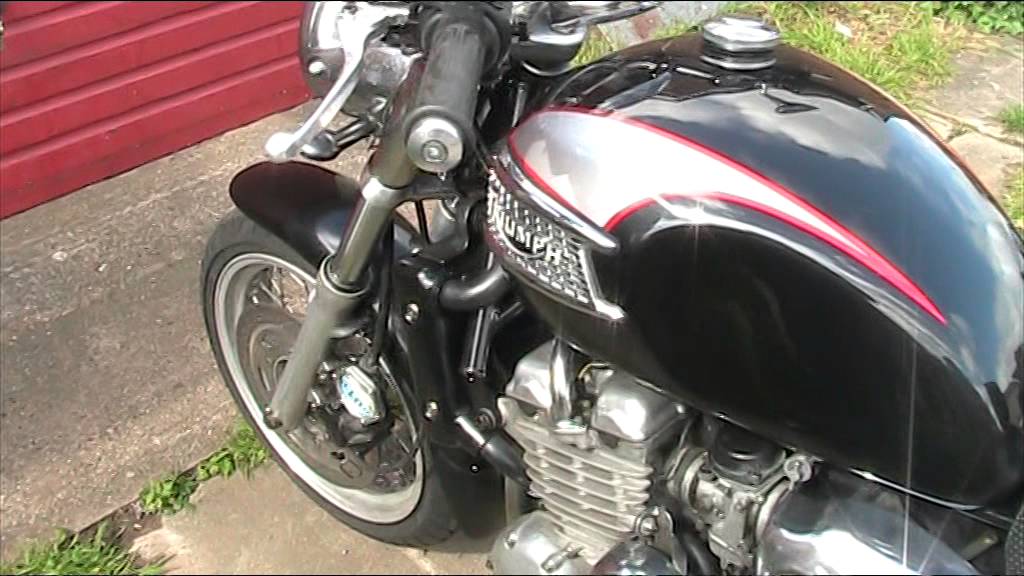 Triumph Thunderbird 900