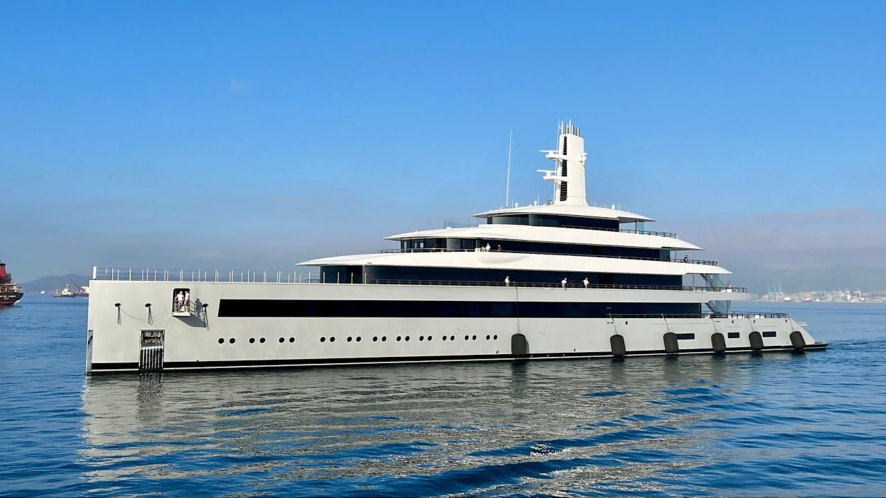 New 101m Superyacht MOONRISE Docking in Gibraltar