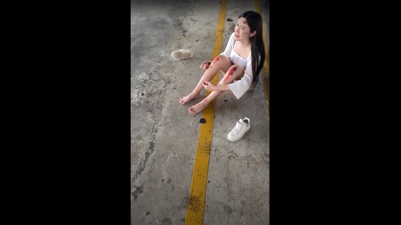玲玲被打搶！被網民直擊拍了下來！！