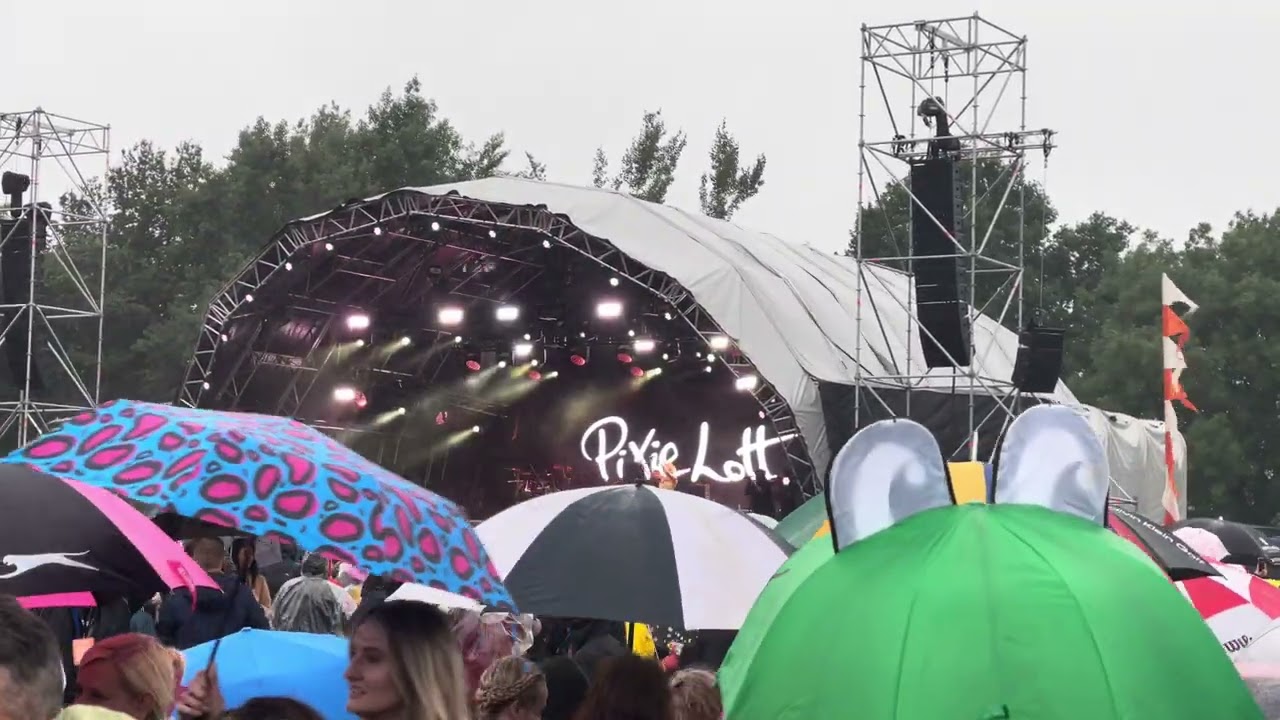 Pixie Lott Mama Do Solihull Summer Fest 2023