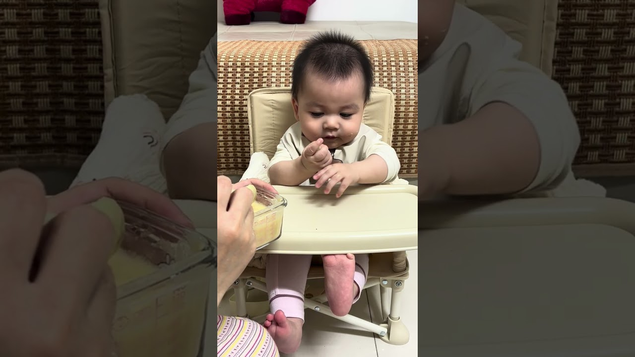 Em Pao đẹp trai nhất thế giới ăn cháo bắp thịt heo cực lèo nhèo