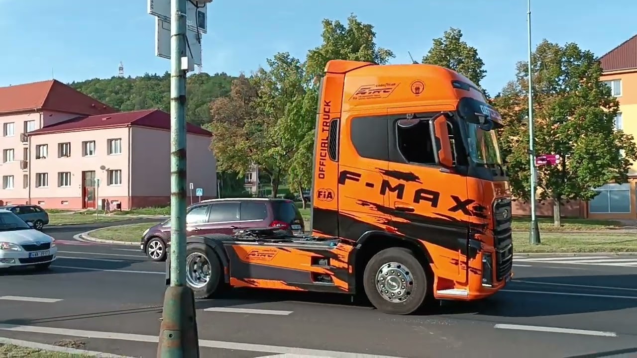 Vozy NASKAR a TRACKY no není to nádhera ?