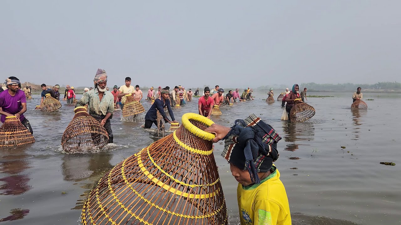 Traditional village fishing competition winter morning! Unbelievable polo fishing 