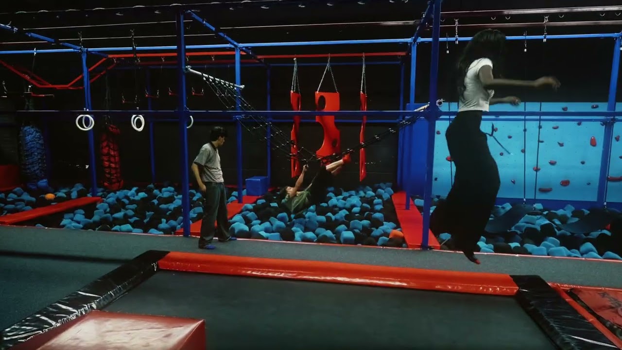 Jump'n Fly Trampolinpark NINJA COURT