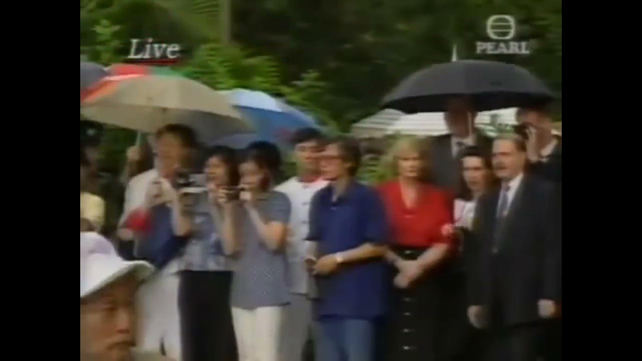 Chris Patten leave Government House with Auld Lang Syne