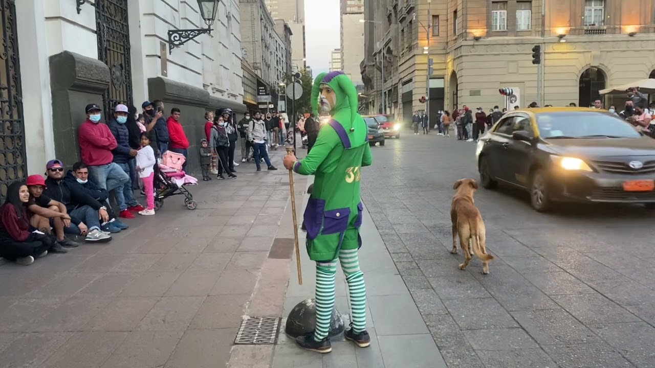 BUFÓN NAMASTÉ en Plaza de Armas de Santiago (2)