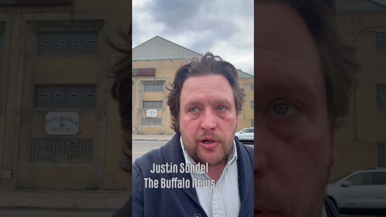 После обрушения крыши город в спешке ищет место для хранения техники дорожных служб
