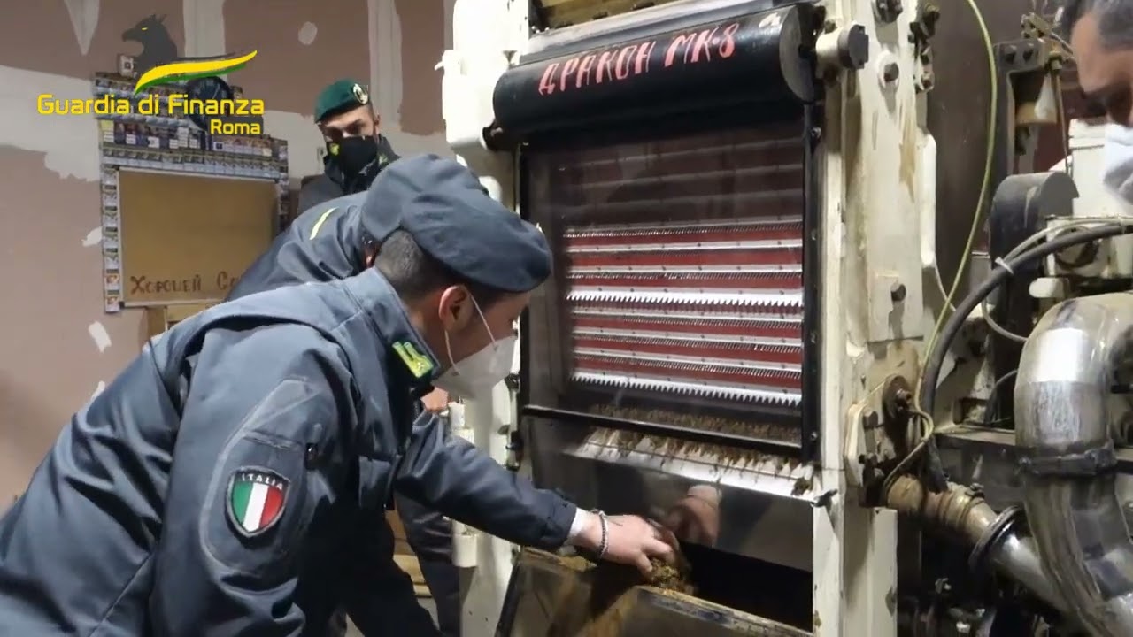 GDF Roma ha scoperto una fabbrica di sigarette di contrabbando a Pomezia.