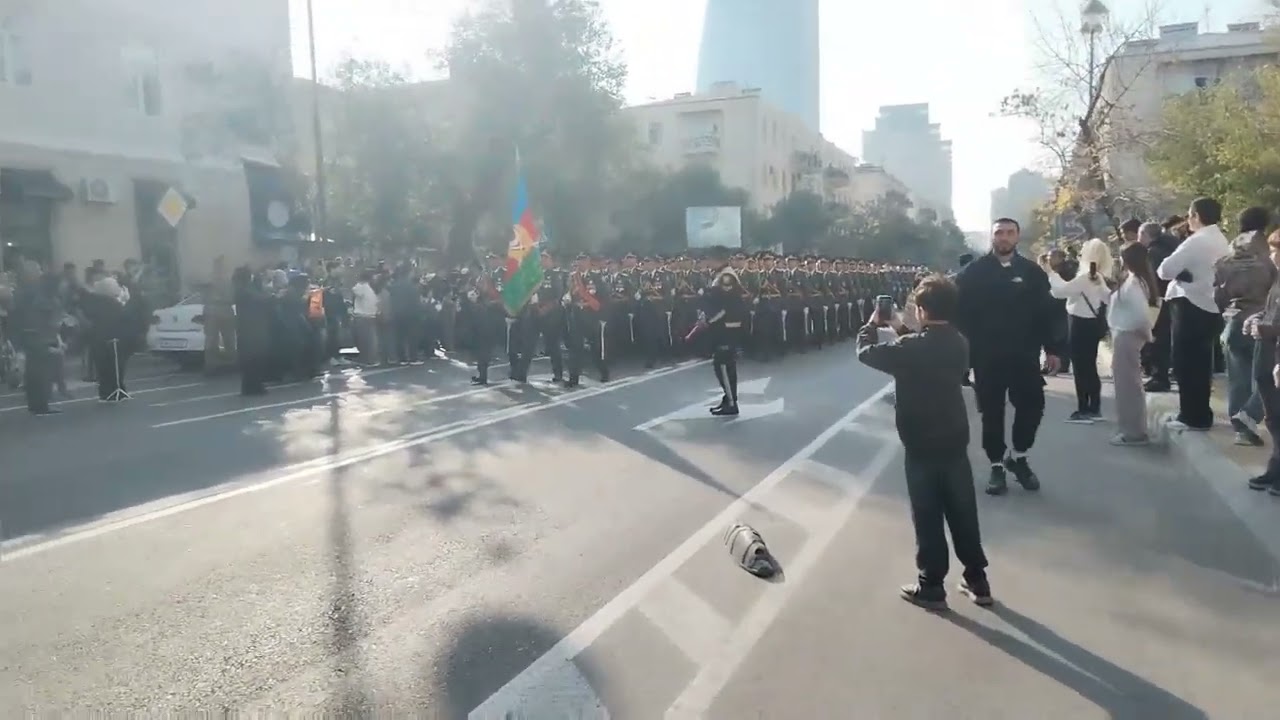 9 Noyabr Bayraq Günümüz Mübarək! Səsləndirən Mənsur Müəllimdir. 
