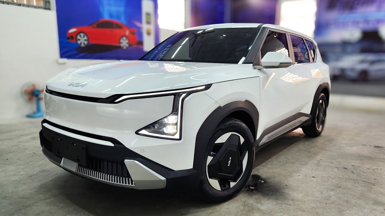 New Kia EV5 2024 electric SUV redefining eco-friendly driving.