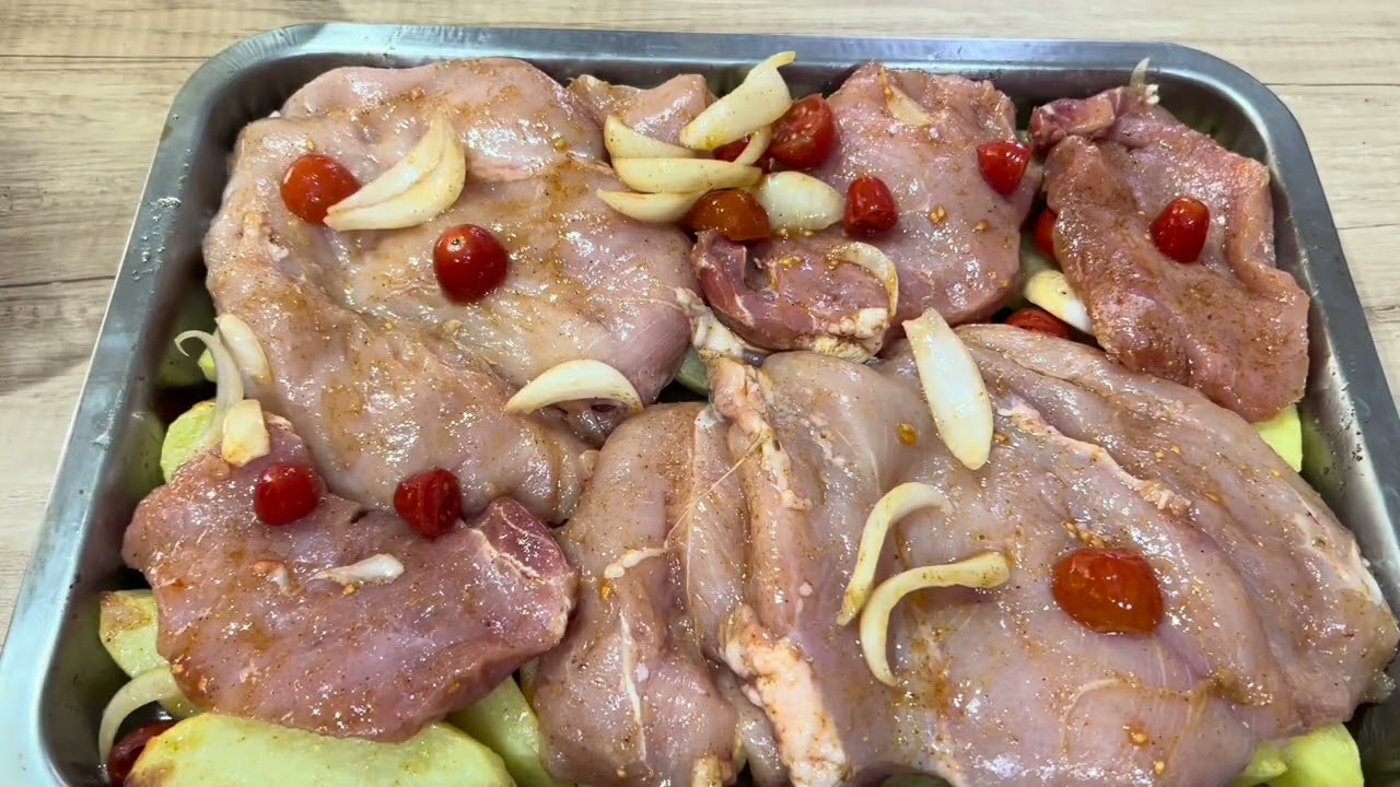 Μπριζόλες με Πατάτες στον φούρνο Συνταγή - Steaks with Potatoes in the Oven recipe #easycook #recipe
