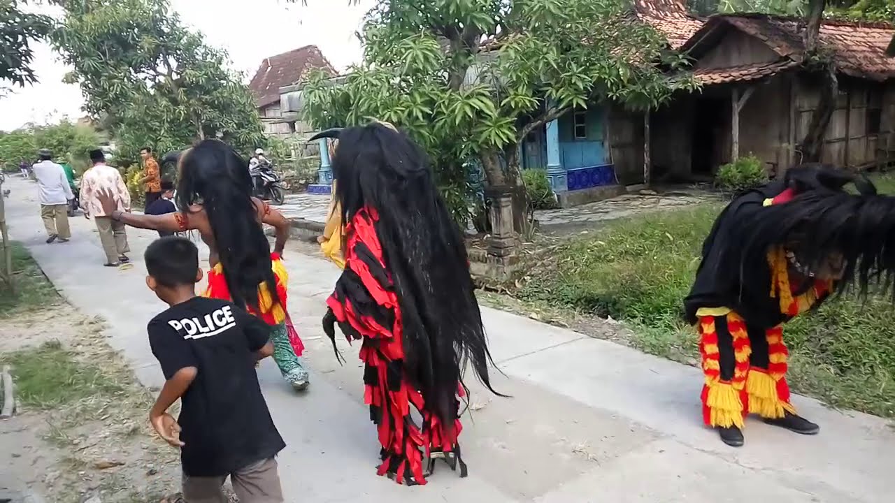 Barongan vs ular