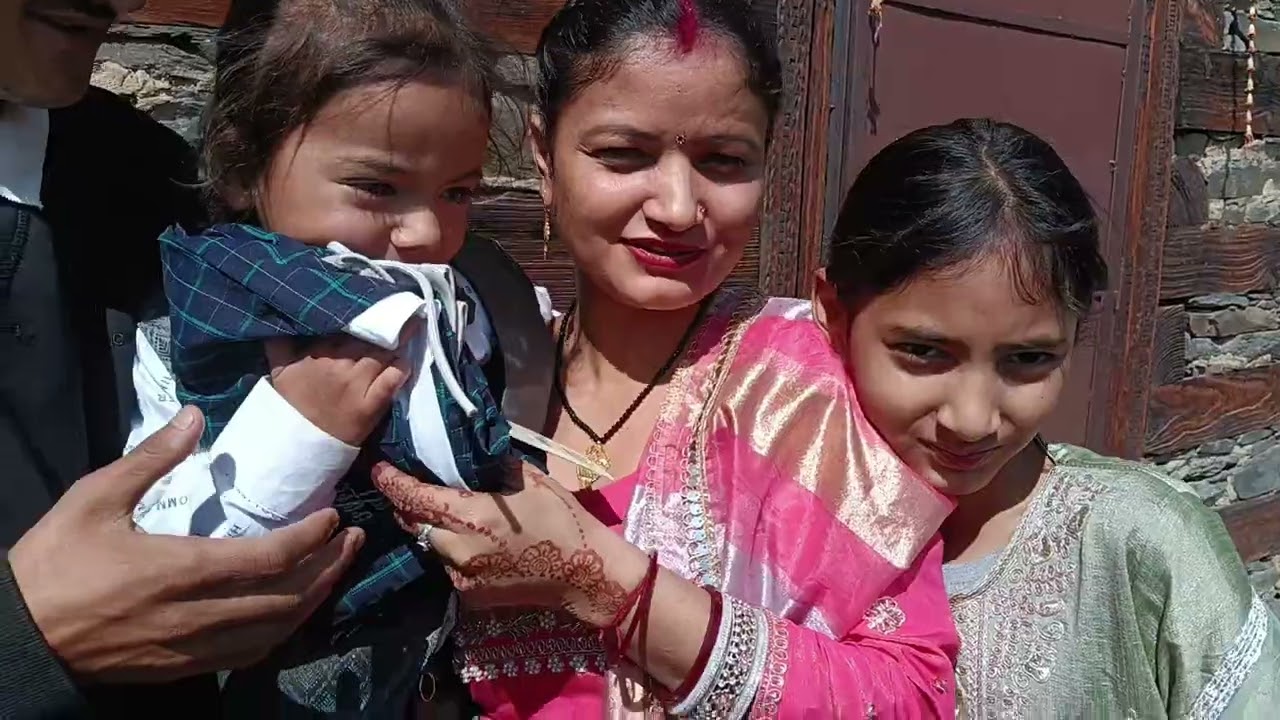 Avyaan ke bal kaatne gaye the ham sab hamare Devta ke pass kullu ||  #anitachandelvlogs || 