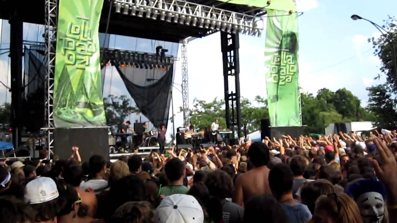 Passion Pit @ Lollapalooza 2009 w/ bonus poem guy
