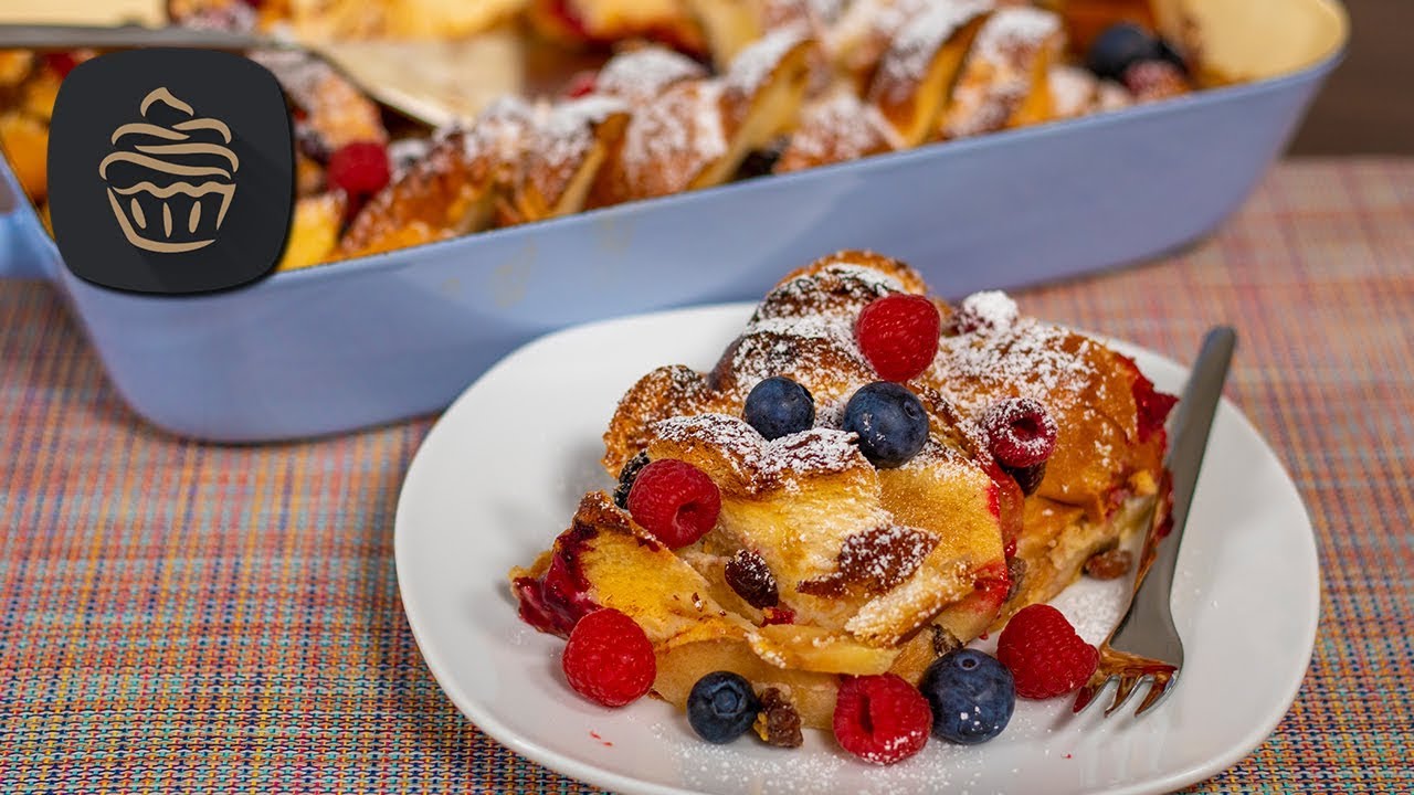 Aus altbackenem Brot wird ein Dessert-Traum mit Äpfeln & Beeren! 🍞✨