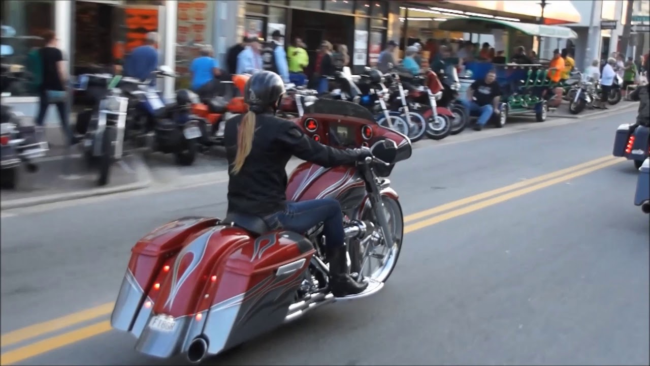 WOMEN RIDING MOTORCYCLES AT DAYTONA 2020