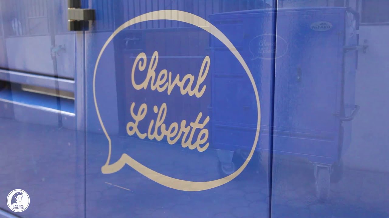 Personnaliser sa malle de concours avec un Sticker
