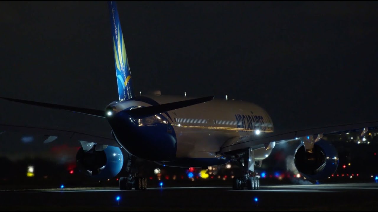 Actu Aero /// Décollage de nuit de l'Airbus A350-1000 Air Caraïbes 🏝️