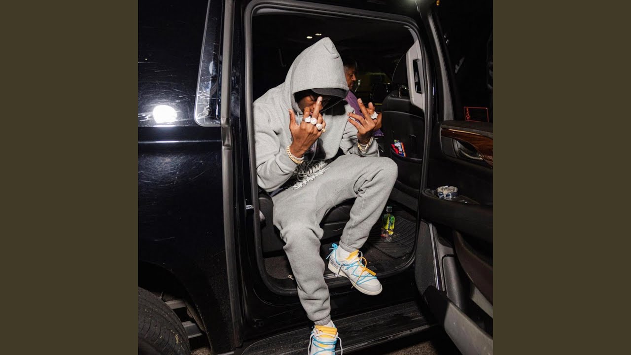 Don't Look At Me (feat. Shawny Binladen & DRAVIDAX)