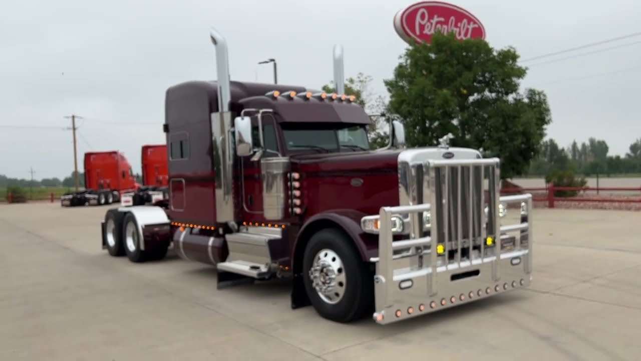Peterbilt 389 2023 года, окрашенный под Auburn Boat Tail 1931 года! С 3D-ссылкой на интерьер.
