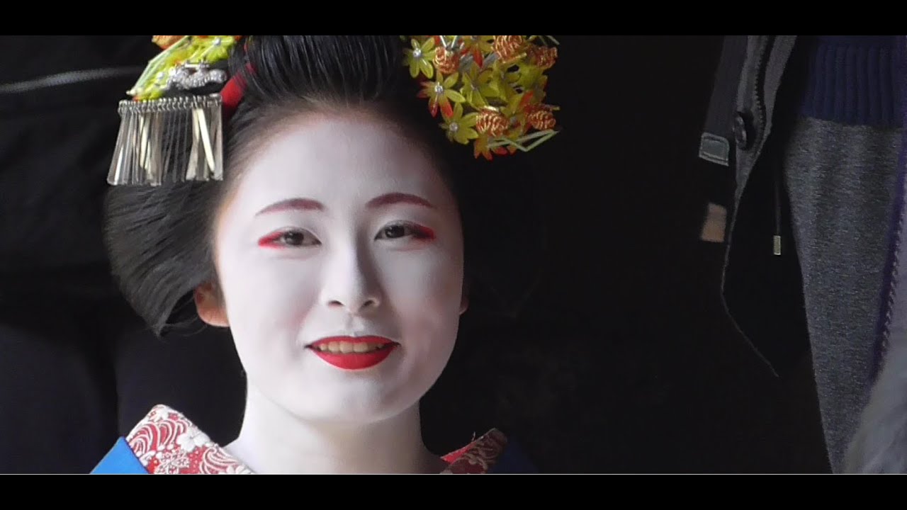 京都　紅葉の圓光寺 & 詩仙堂の舞妓 美月さん　Maiko at Enkoji (temple) & Shisendo (temple) in autumn leaves, Kyoto