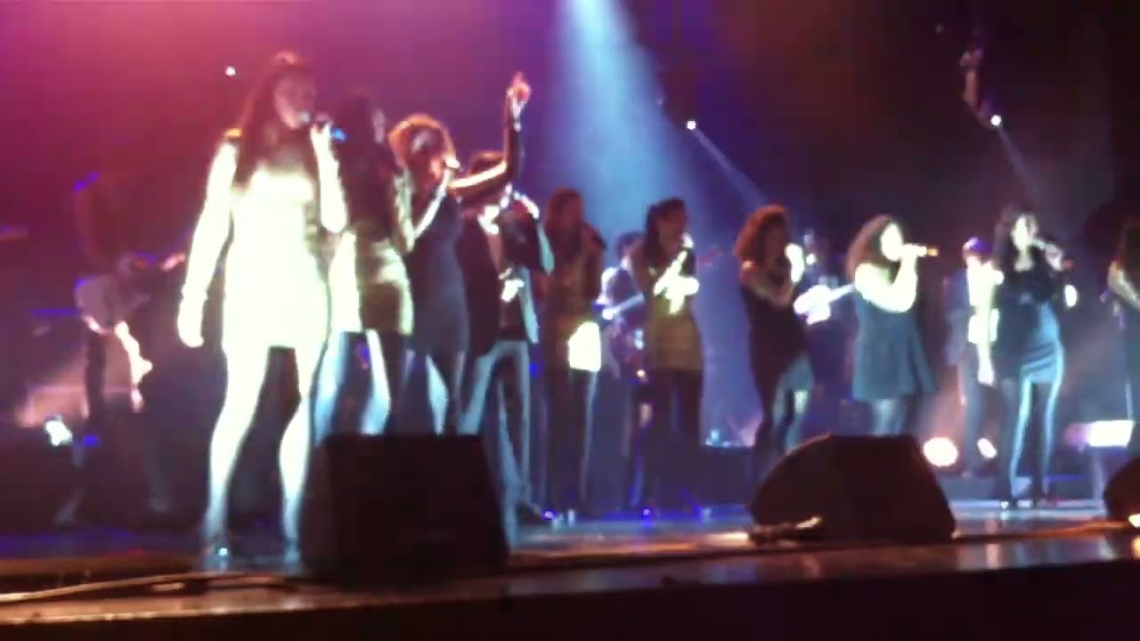 Continuacion del concierto donde participo Liz